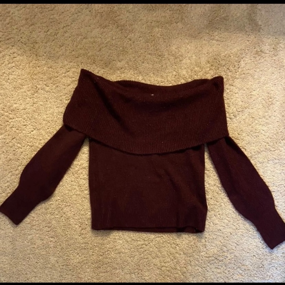 Gap off the shoulder sweater. Size medium. Maroon.